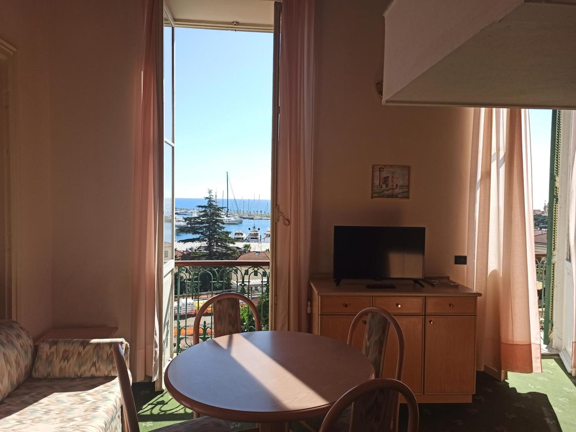 Miramare Hotel 4*
